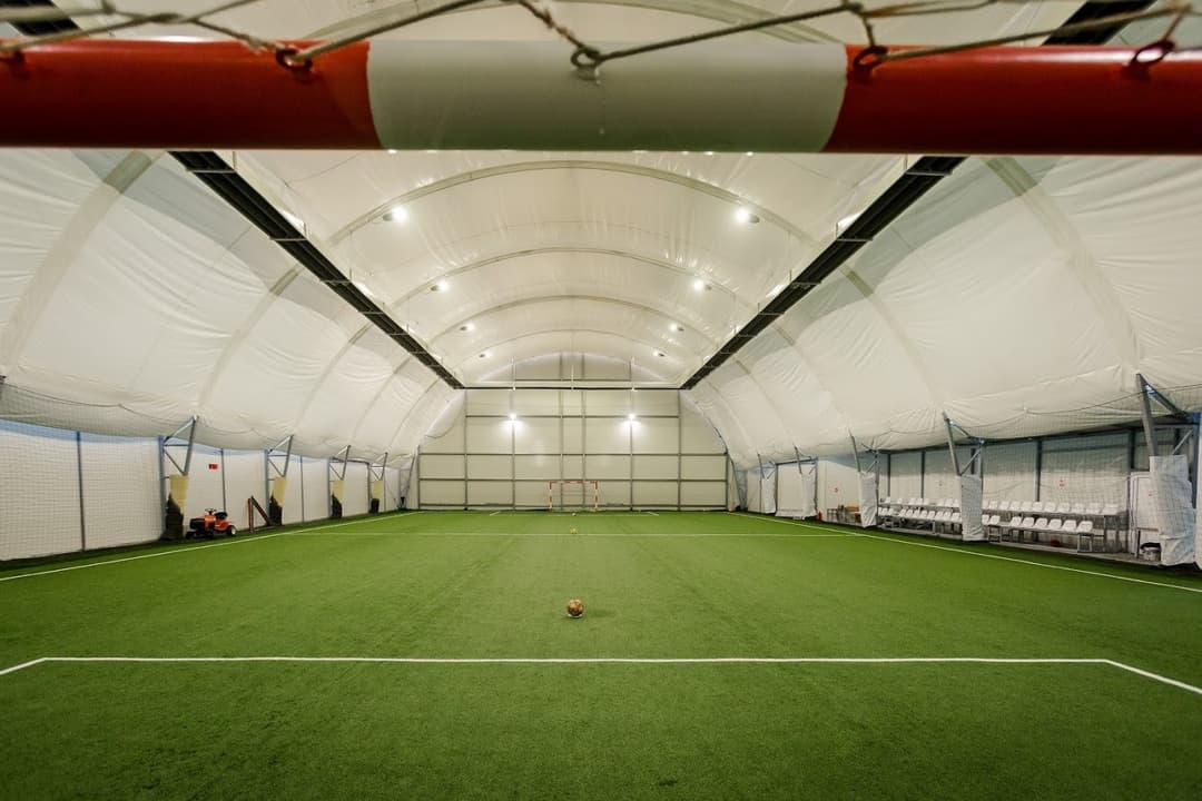 The Pit Football & More, Pitesti - Pitesti - facilități și terenuri sportive